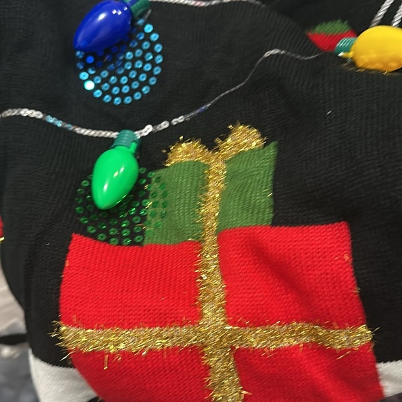Light Up Christmas Sweater - Picture 4 of 4